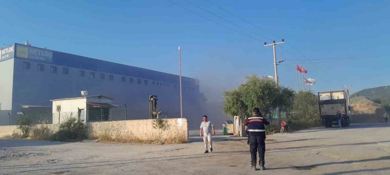 Lojistik firmasındaki yangın devam ediyor