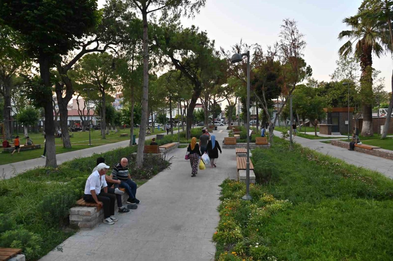Akhisarlılar Şehit Necdi Şentürk Parkı’nı çok beğendi