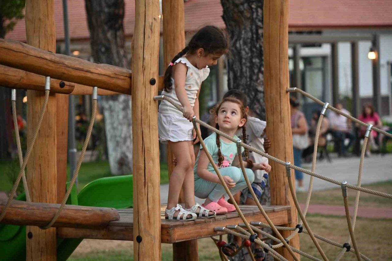 Akhisarlılar Şehit Necdi Şentürk Parkı’nı çok beğendi