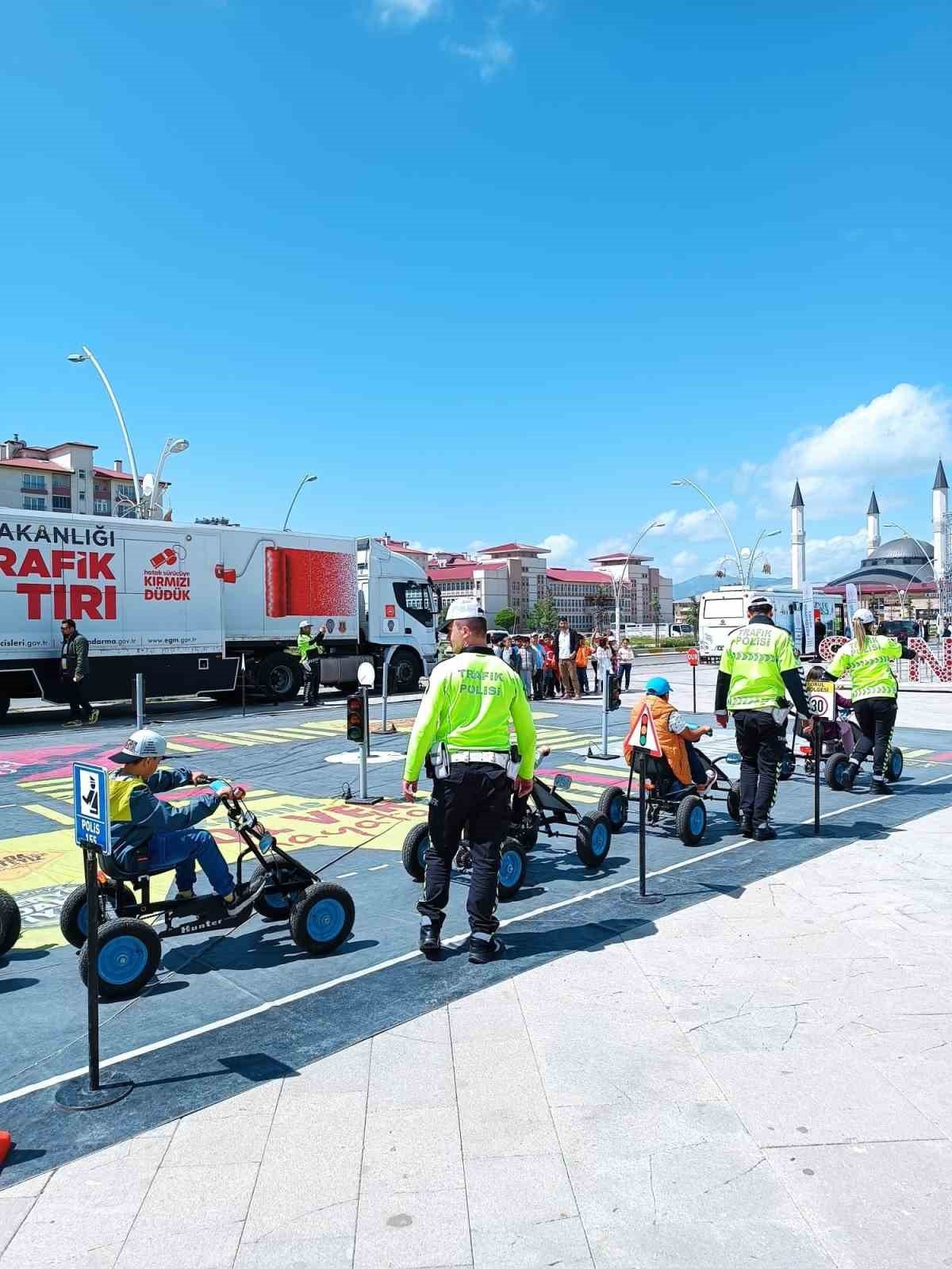 Mobil Trafik Eğitim Tırı Fethiye’de
