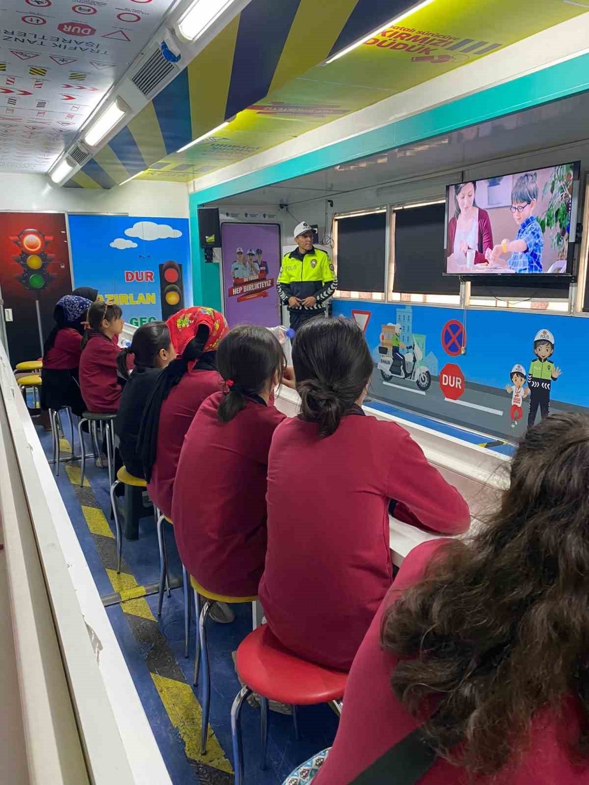 Mobil Trafik Eğitim Tırı Fethiye’de