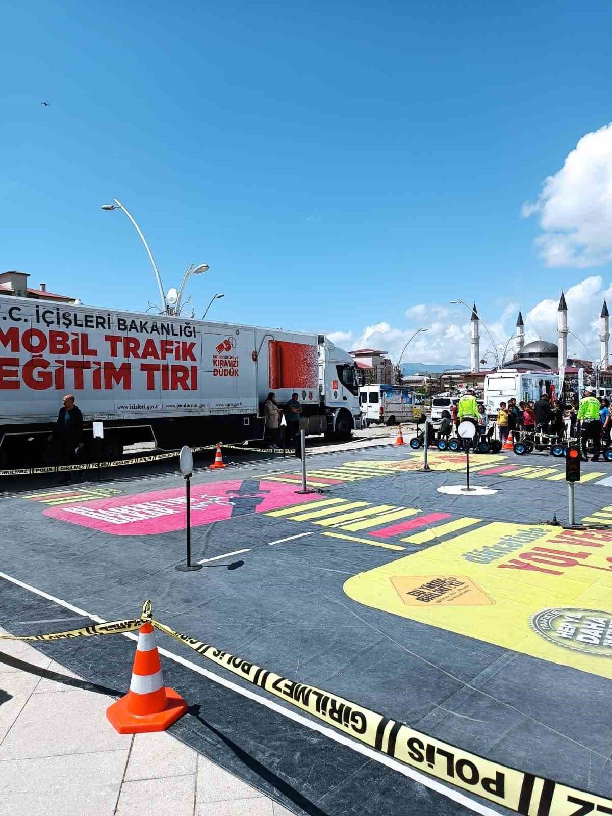 Mobil Trafik Eğitim Tırı Fethiye’de