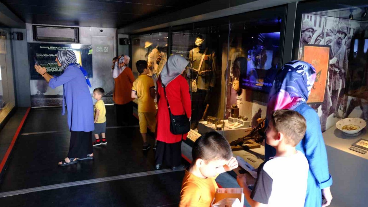 Çanakkale Savaşları Mobil Müzesi’ne Tekkeköy’de yoğun ilgi