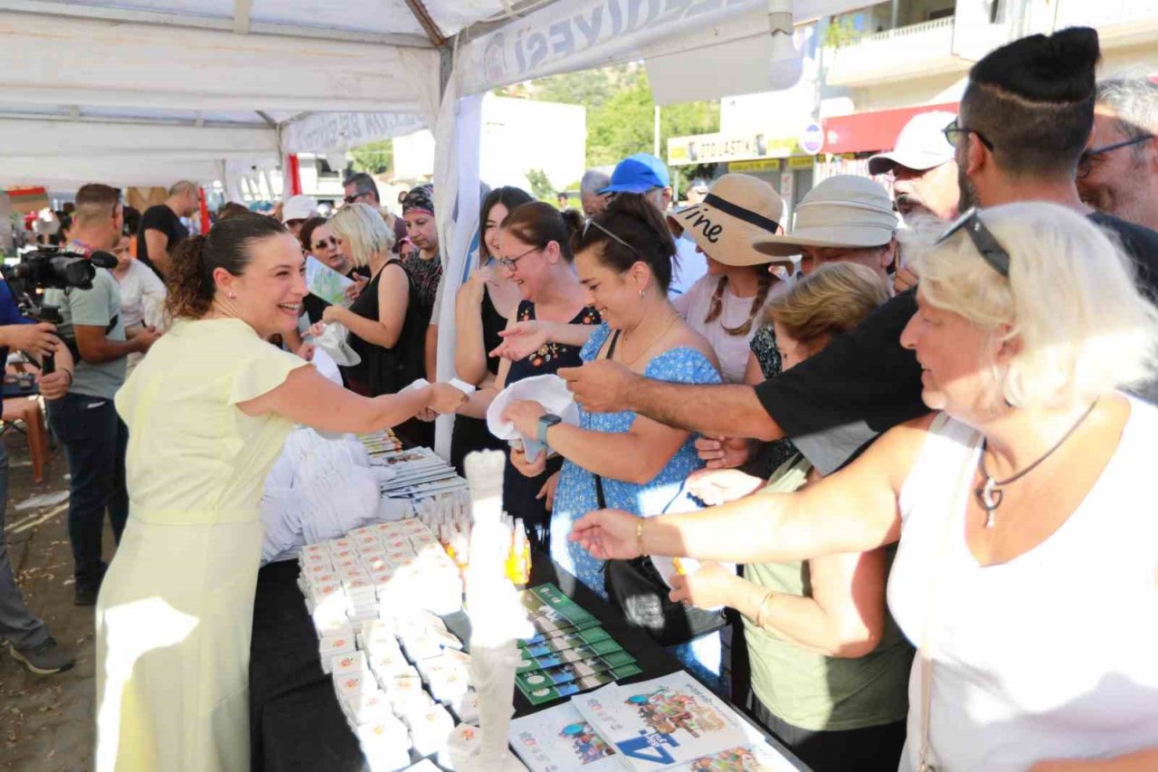 Üretici ve halk Belevi Şen Şeftali Şenliği’nde buluştu
