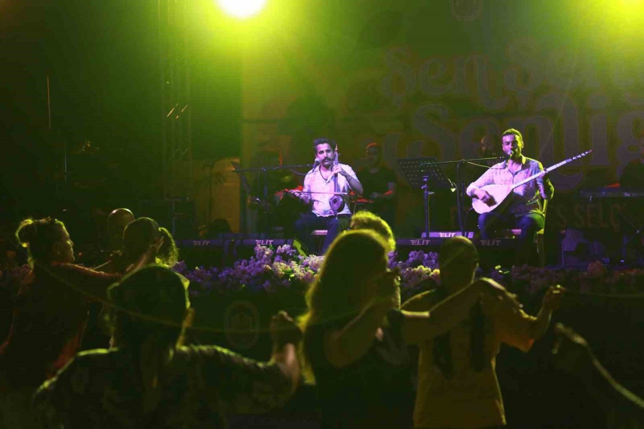 Üretici ve halk Belevi Şen Şeftali Şenliği’nde buluştu