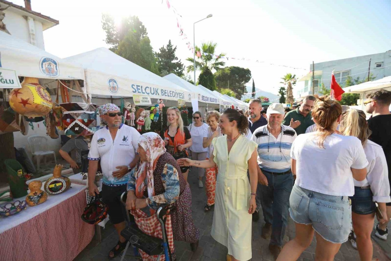 Üretici ve halk Belevi Şen Şeftali Şenliği’nde buluştu