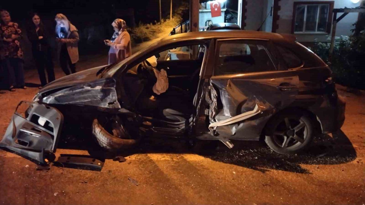 Sinop’ta iki otomobil çarpıştı: 2 yaralı