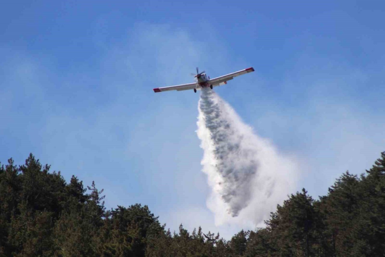 Tarım ve Orman Bakanlığı: “Hatay Belen’deki orman yangına havadan ve karadan etkin müdahalesi aralıksız devam ediyor”