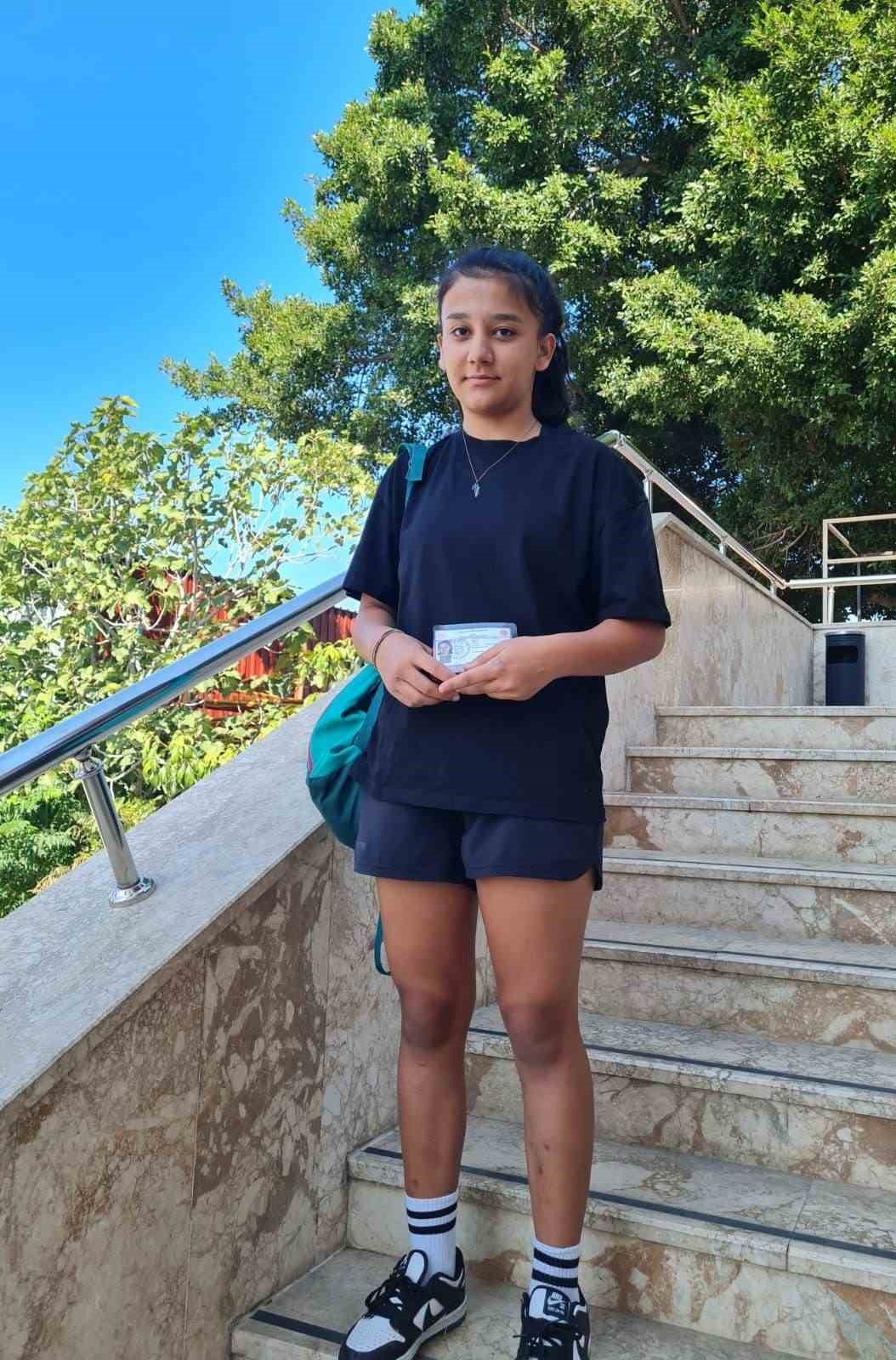 Nildeniz, Kadınlar Kafes Dövüşü’nde Türkiye şampiyonu oldu