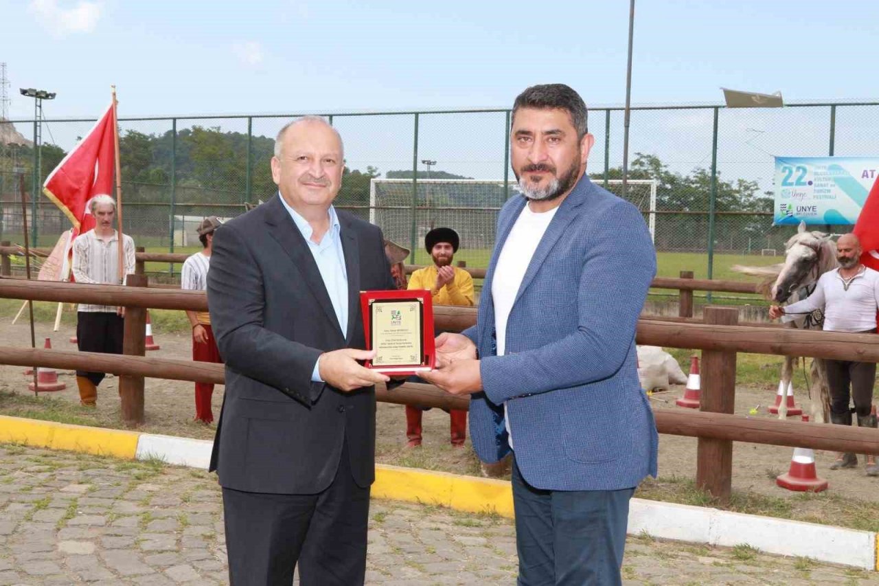 Ünye’de atlı spor gösterileri düzenlendi