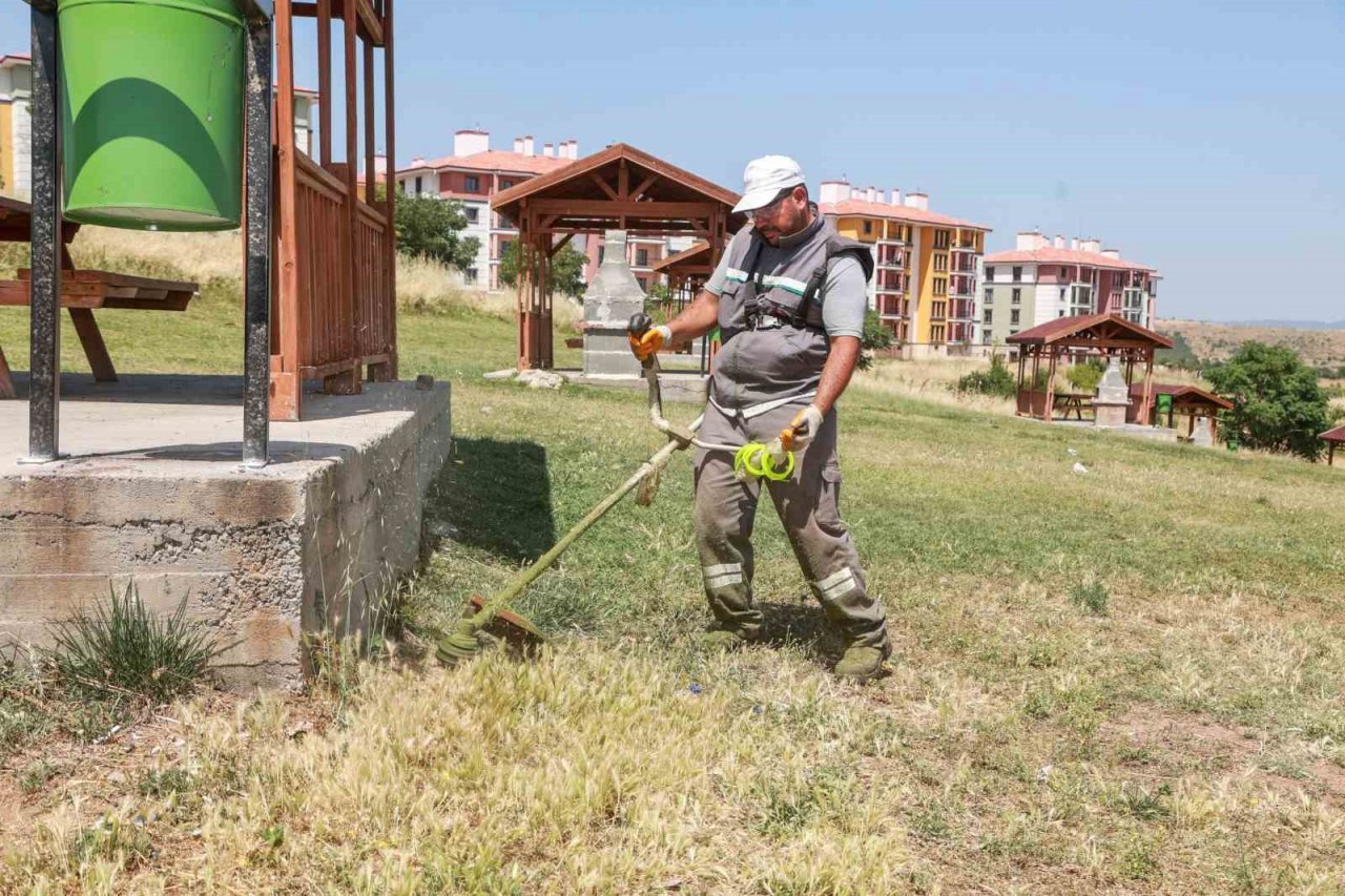 Uşak Belediyesi üst yapı çalışmalarına hız kesmeden devam ediyor