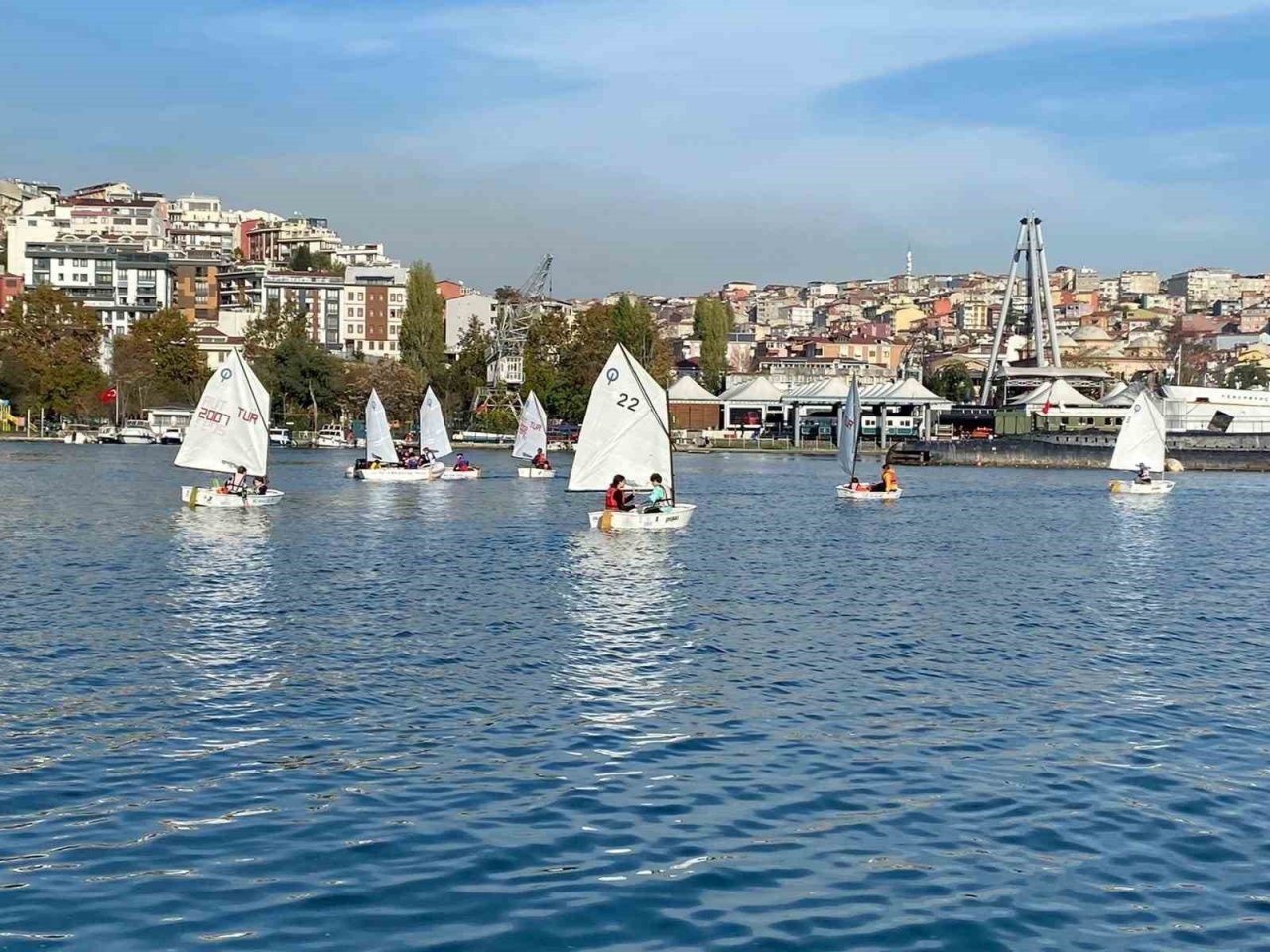 Gençler profesyonel yelkenciliğe ilk adımı Haliç’te atıyor