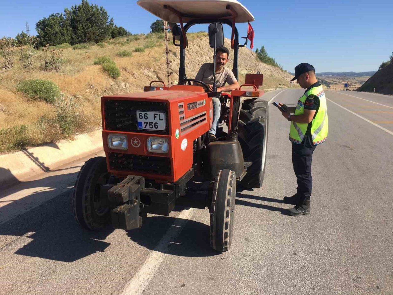 Jandarma Trafik Timleri hız konusunda sürücüleri uyardı