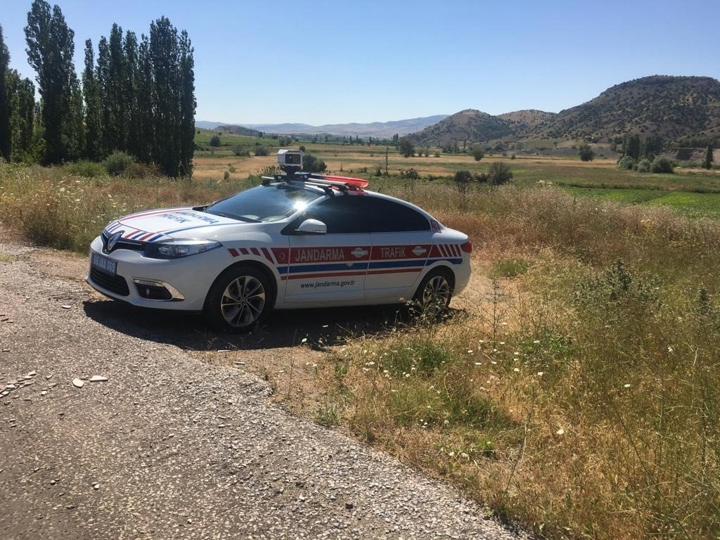 Jandarma Trafik Timleri hız konusunda sürücüleri uyardı
