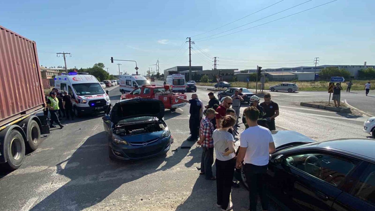 Tekirdağ’da 4 araçlı zincirleme kaza: 3’ü İtalyan 4 yaralı
