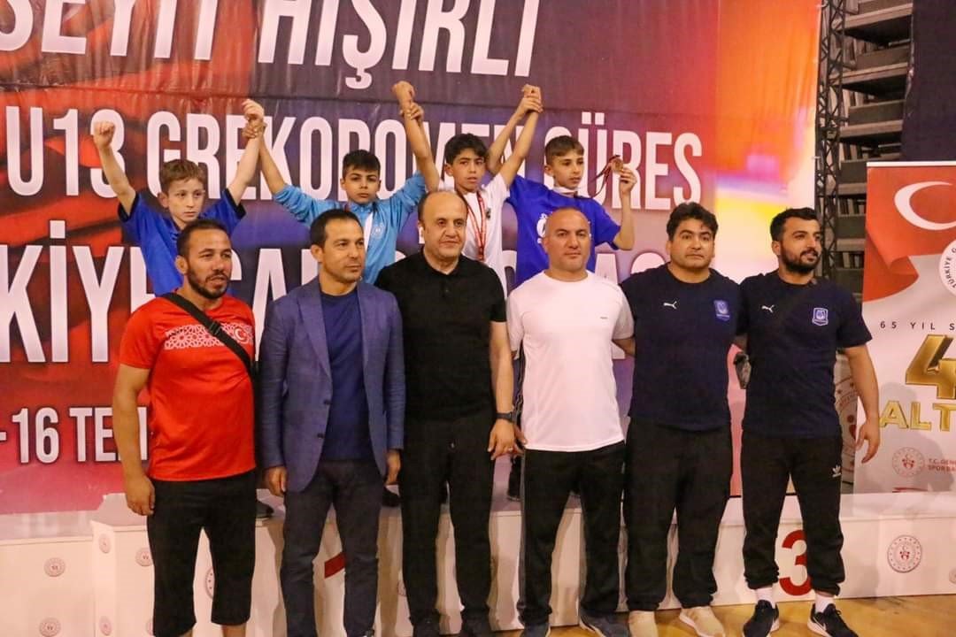 Yunusemreli güreşçiler Şanlıurfa’da Manisa’nın gururu oldu