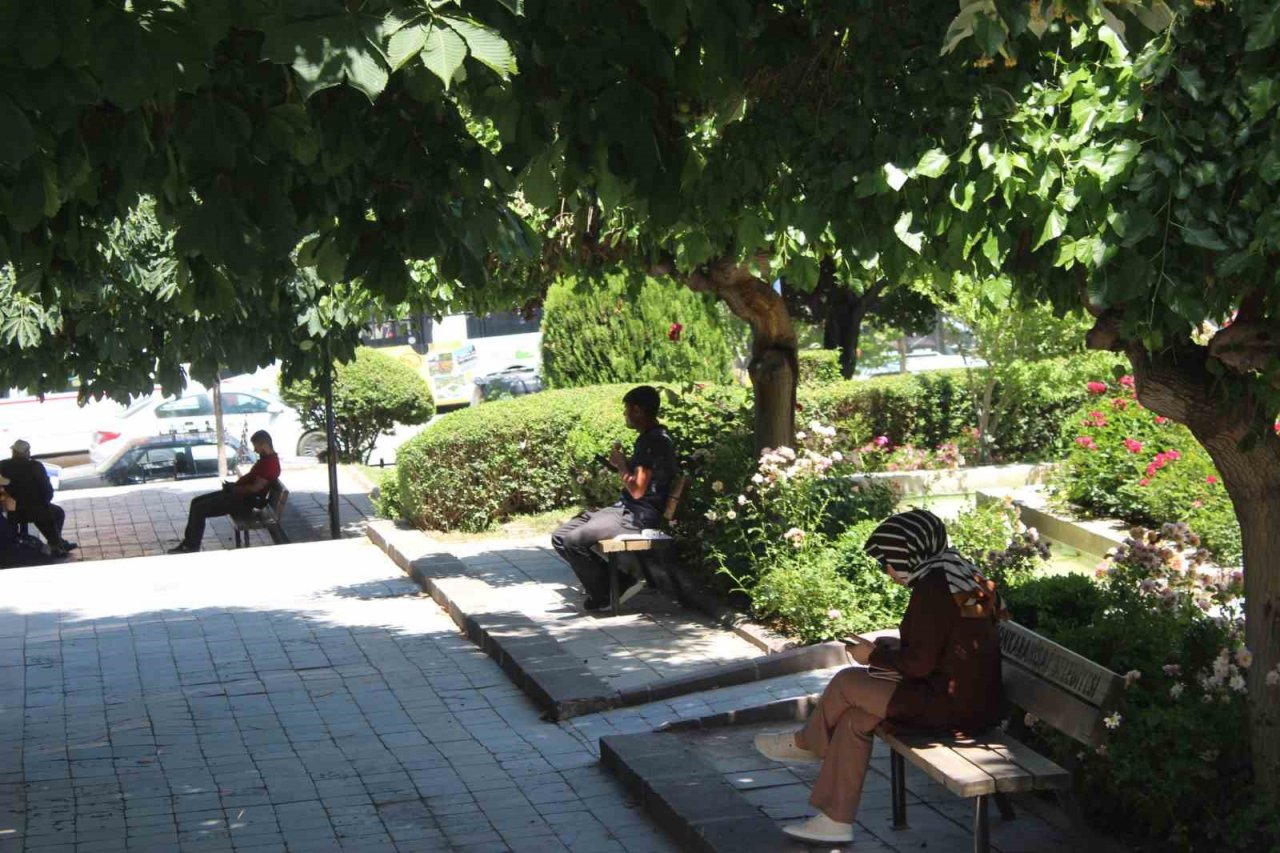 Afyonkarahisar’da sıcaklıklar 30 derecelerin üzerine çıktı