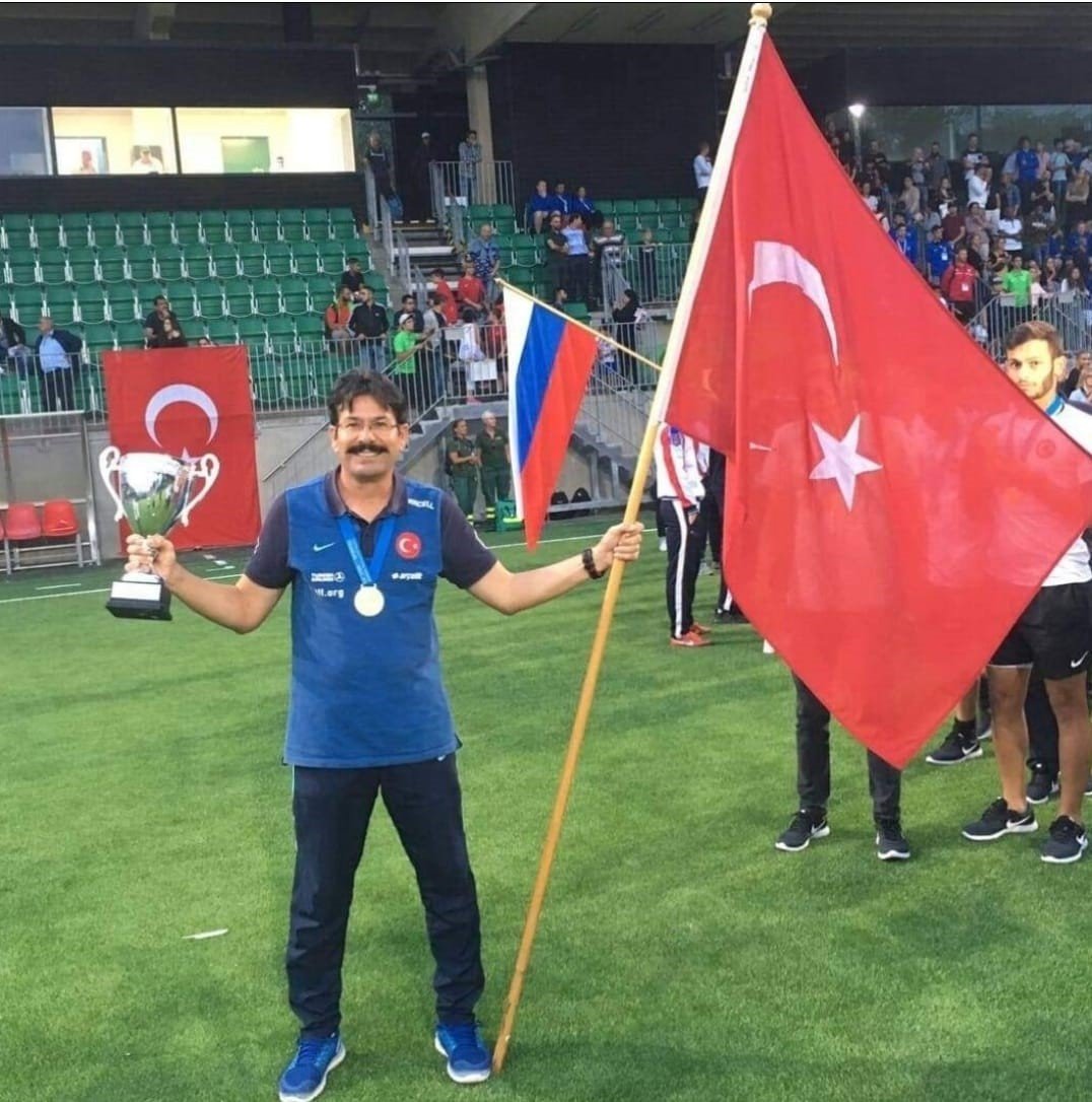 İşitme engelli tercümanı, İşitme Engelliler Milli Takımına antrenör oldu