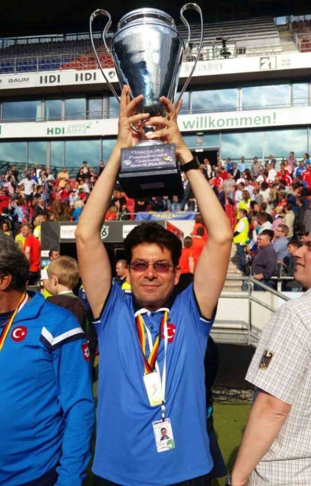 İşitme engelli tercümanı, İşitme Engelliler Milli Takımına antrenör oldu