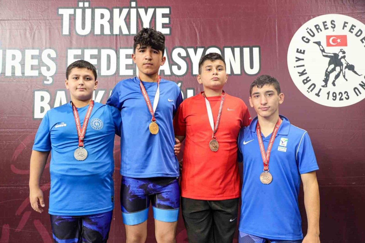 Genç güreşçi Bozkurt, Kırkpınar’dan sonra, minderde de başarı elde etti