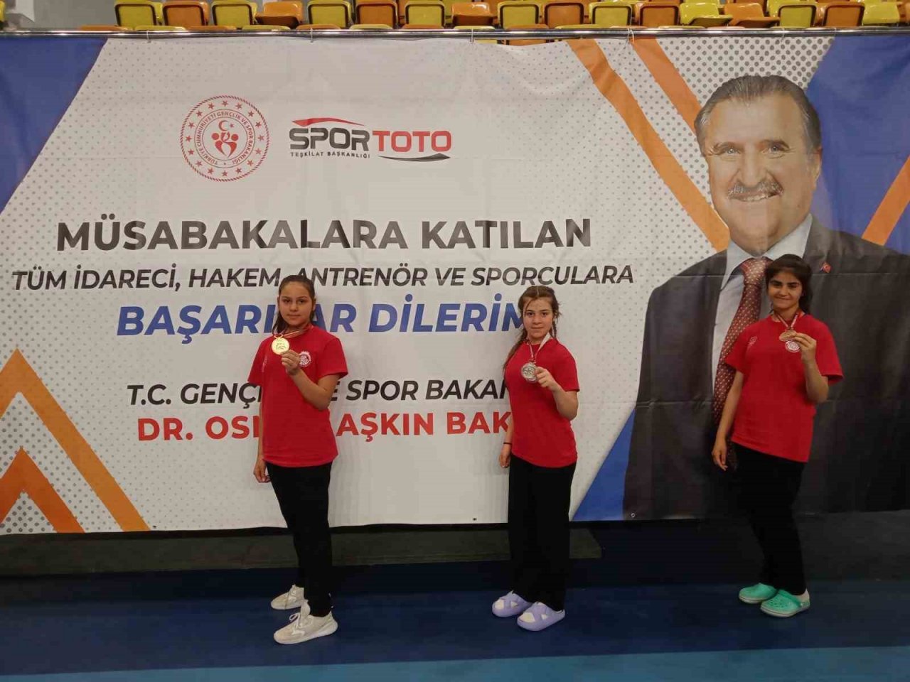 Türkiye Şampiyonasında Afyonkarahisarlı güreşçilerden büyük başarı