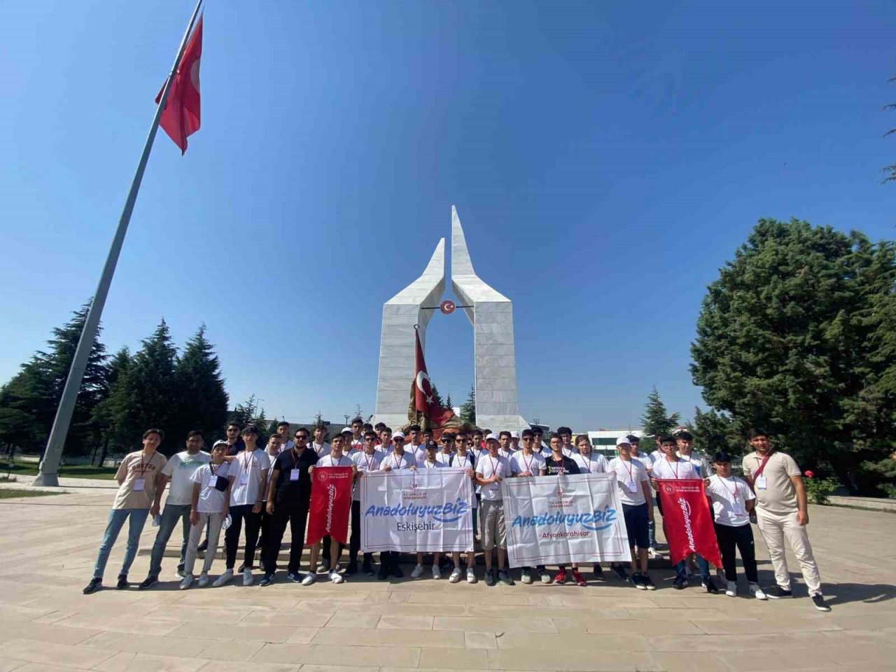 Afyonkarahisarlı 40 genç Eskişehir’i gezdi