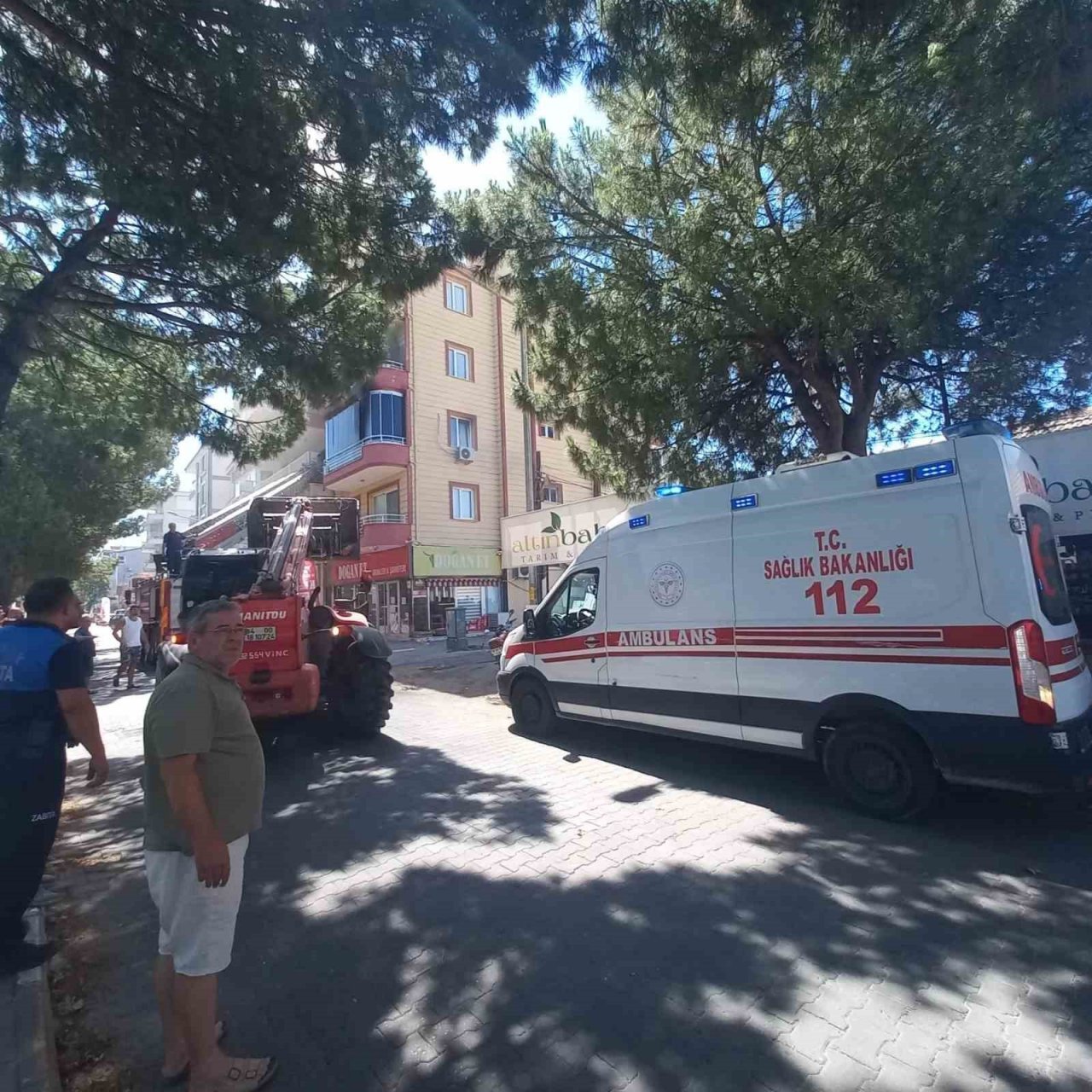 Alevler evi kullanılmaz hale getirdi