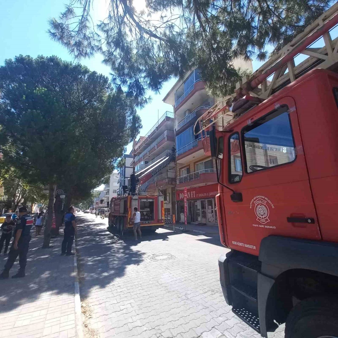 Alevler evi kullanılmaz hale getirdi