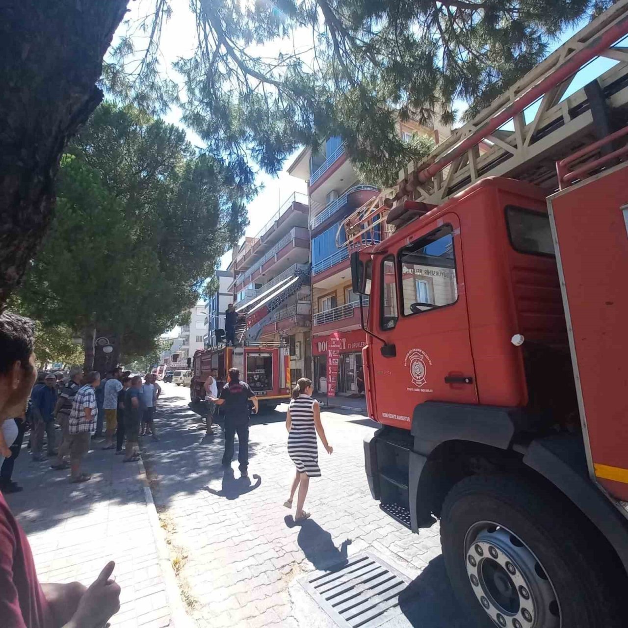 Alevler evi kullanılmaz hale getirdi