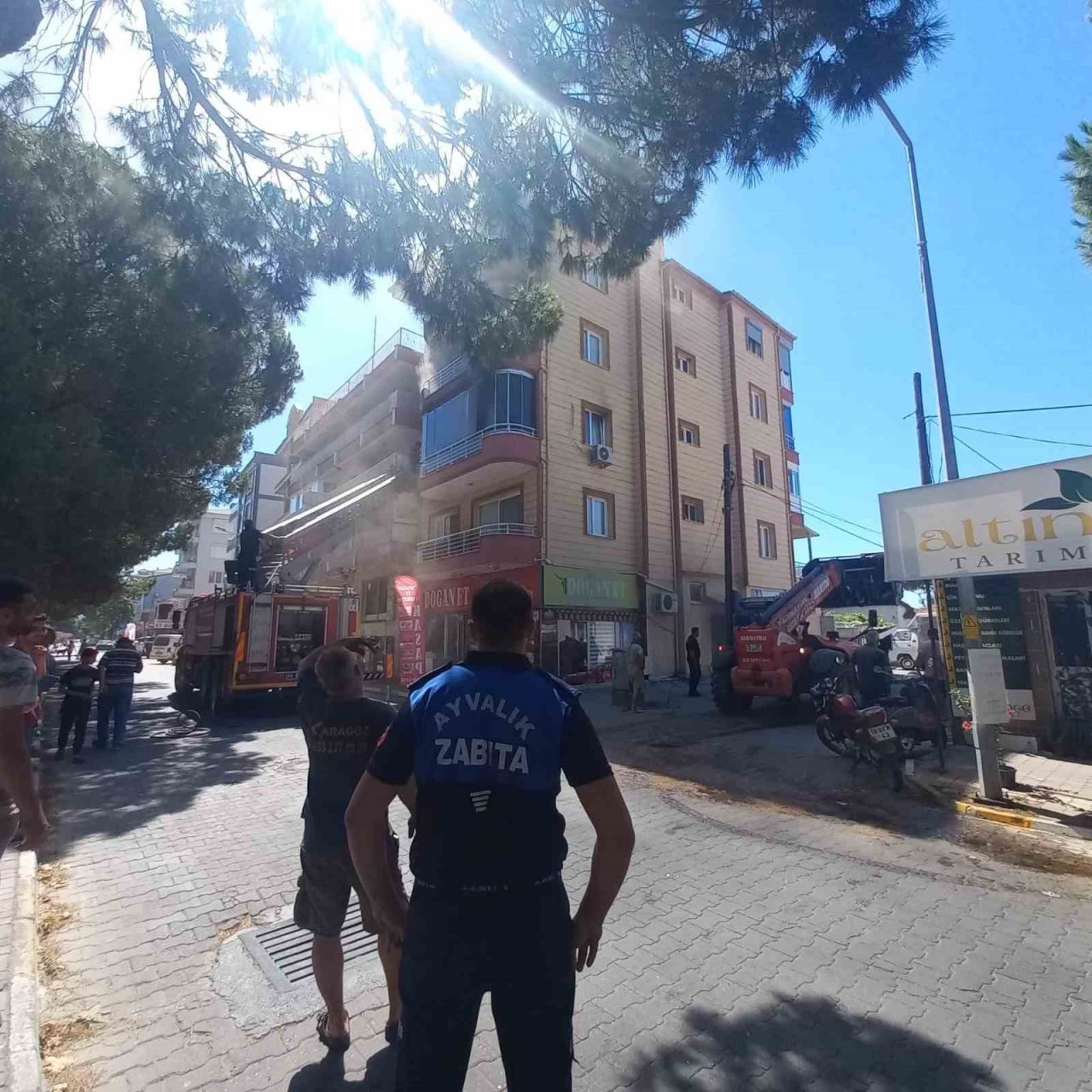 Alevler evi kullanılmaz hale getirdi