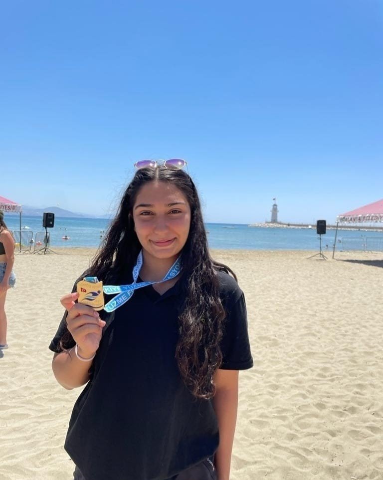 Sudenas Çakmak, yüzmede Türkiye Şampiyonu oldu