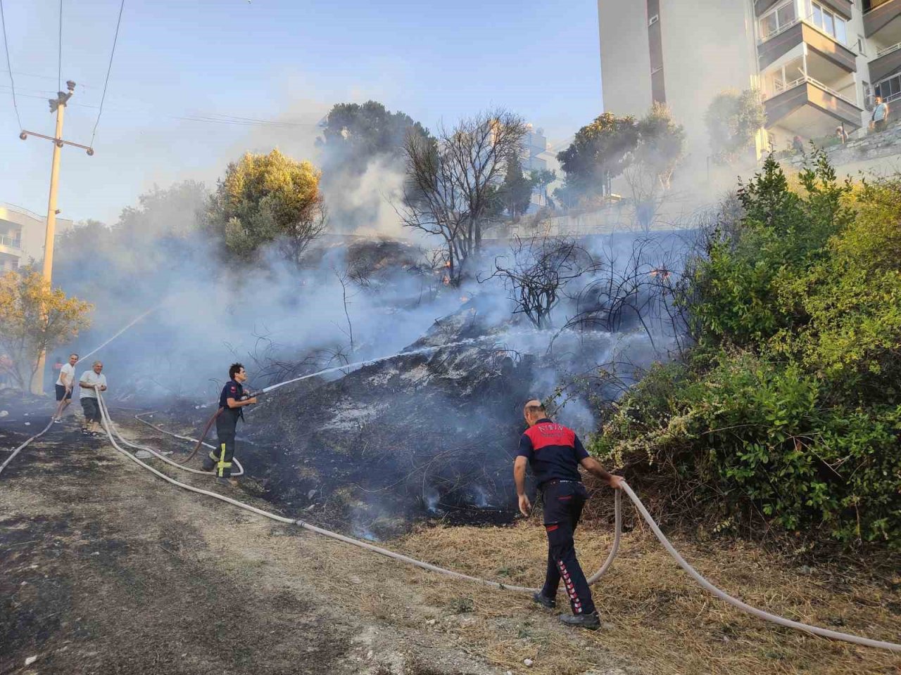 Kuşadası’nda korkutan yangın