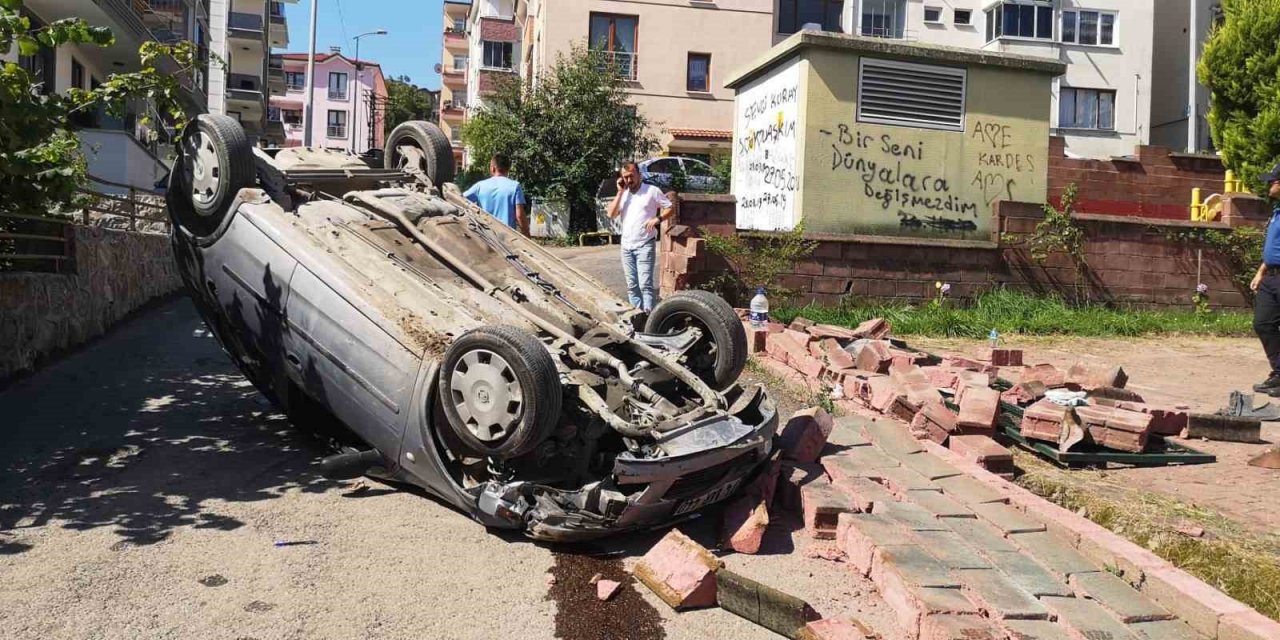 Otomobil sokak arasında takla attı, o anlar güvenlik kamerasına yansıdı