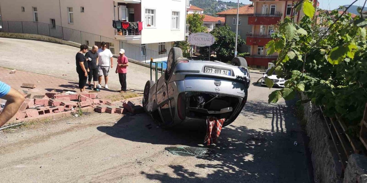 Otomobil sokak arasında takla attı, o anlar güvenlik kamerasına yansıdı