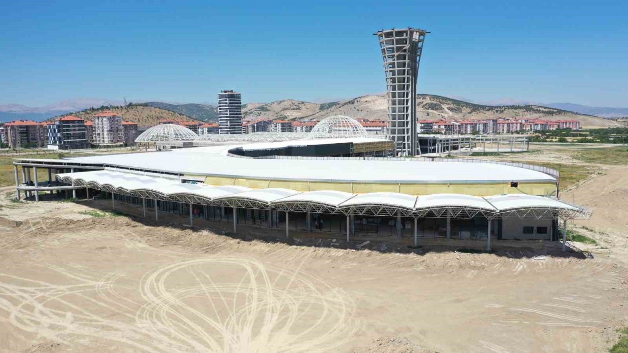 Başkan Başdeğirmen, yazıhane sahipleriyle yeni otogar inşaatını inceledi