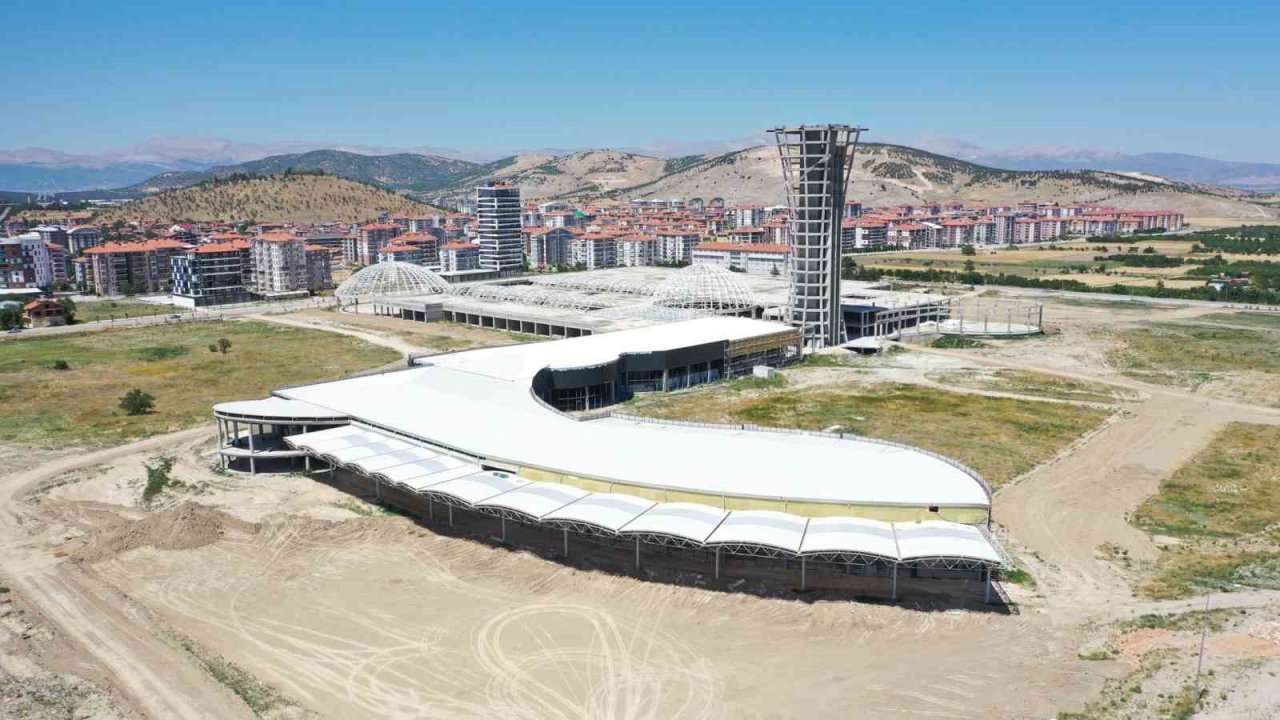 Başkan Başdeğirmen, yazıhane sahipleriyle yeni otogar inşaatını inceledi