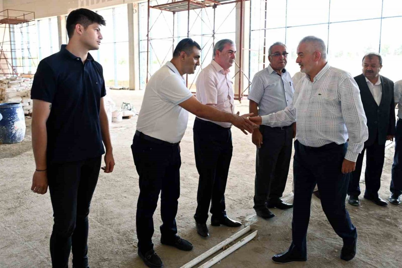 Başkan Başdeğirmen, yazıhane sahipleriyle yeni otogar inşaatını inceledi