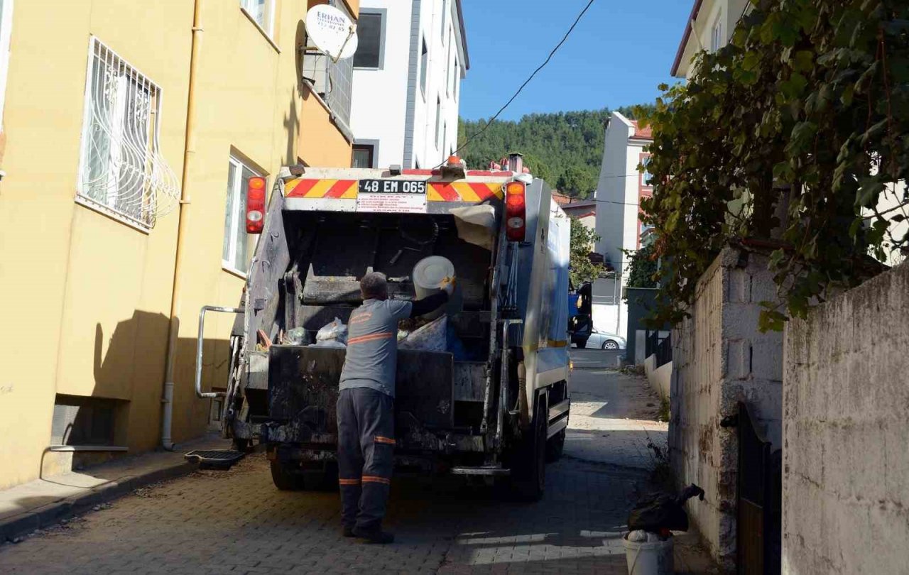 Başkan Gümüş: “Çöp çıkarma saatlerine uyulmalı”