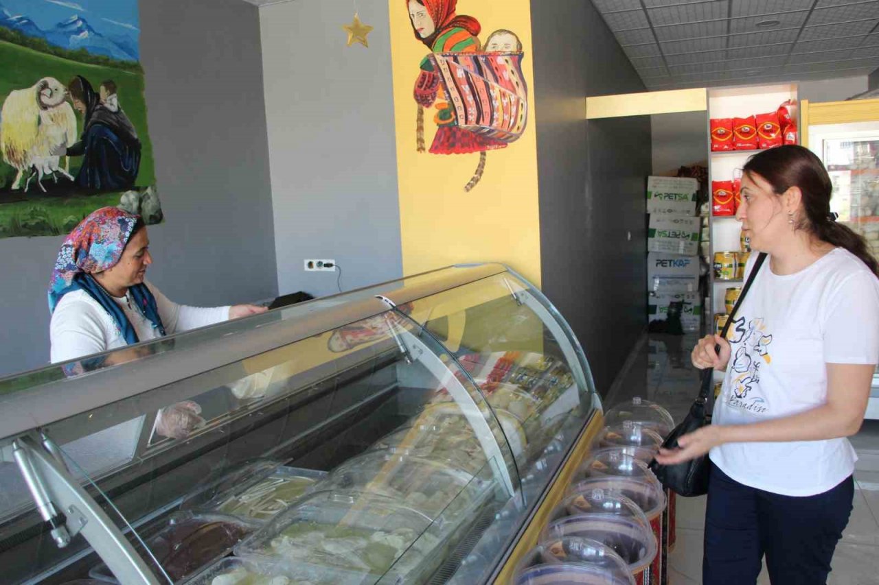 Yaylada ürettiği hayvansal ürünleri Türkiye’nin dört bir yanına satıyor