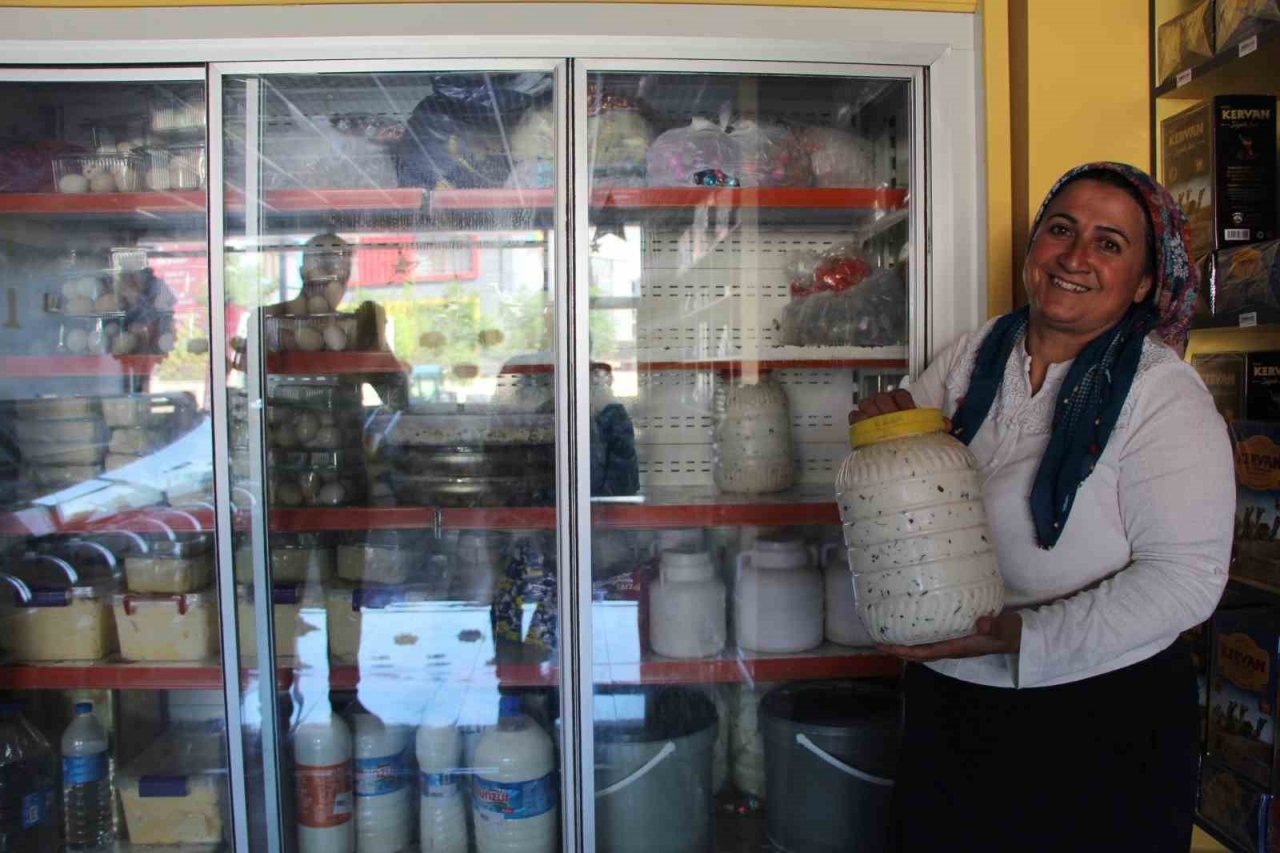 Yaylada ürettiği hayvansal ürünleri Türkiye’nin dört bir yanına satıyor