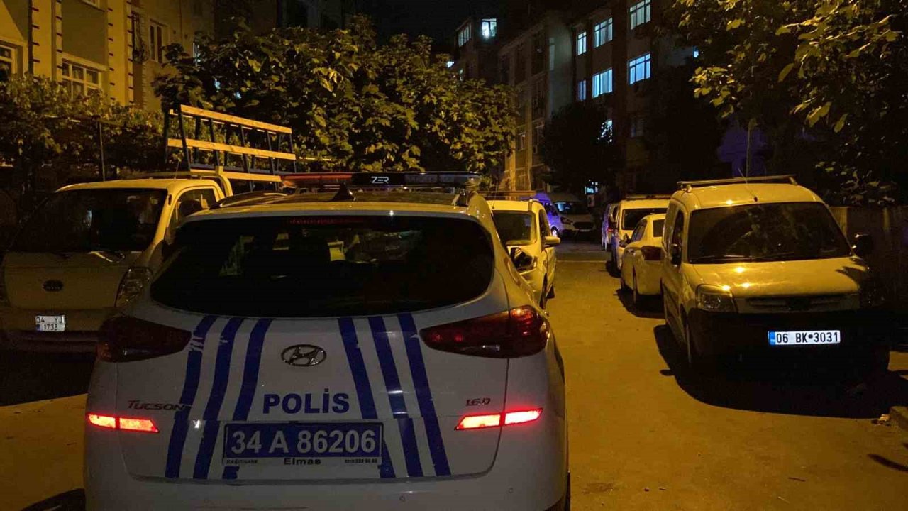 Beyoğlu’nda sebebi bilinmeyen patlama paniğe neden oldu