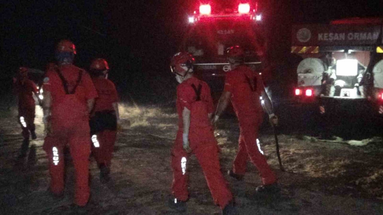 Çanakkale’deki orman yangınına gece de havadan ve karadan müdahale ediliyor