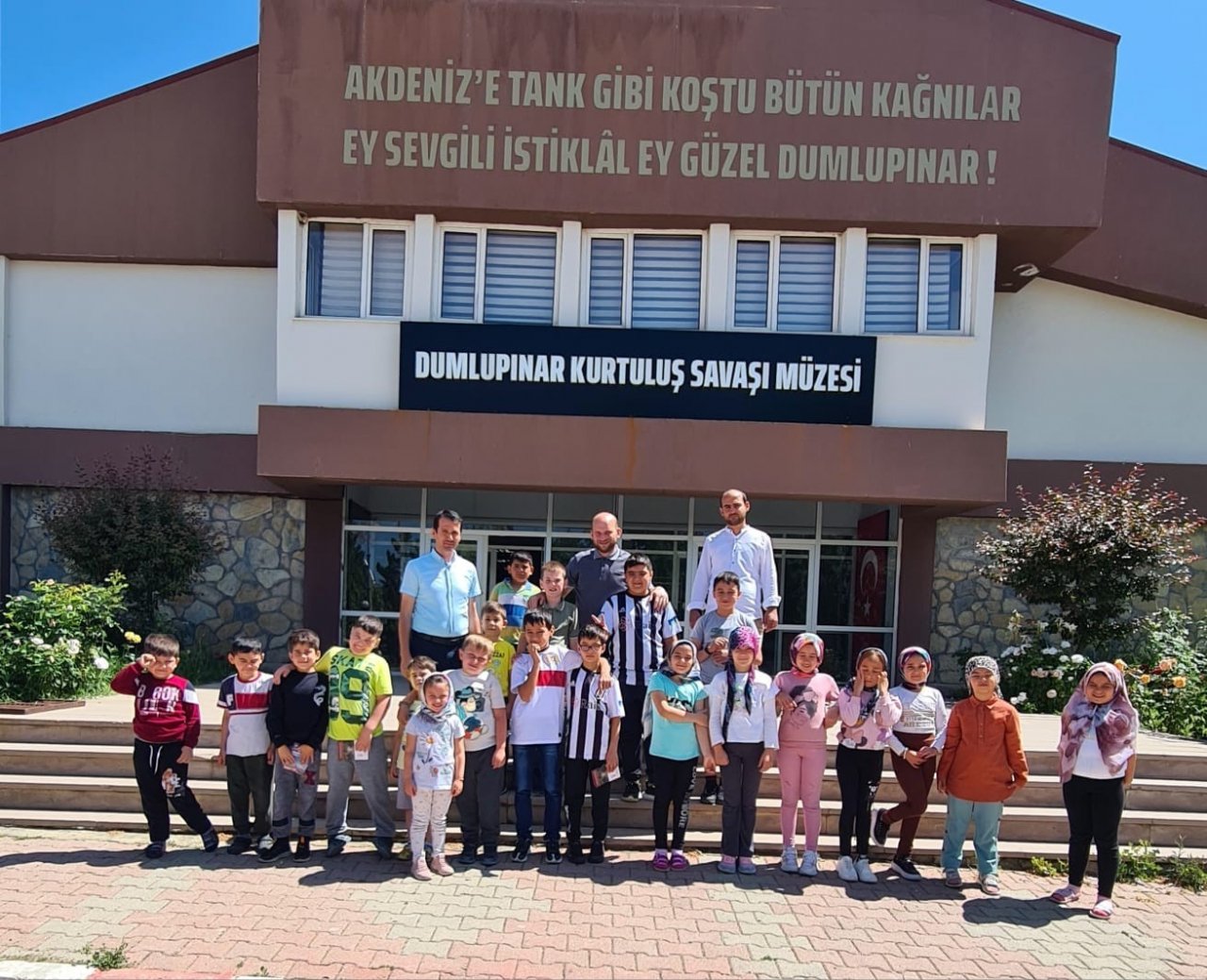 Dumlupınar yaz Kur’an kursu öğrencileri Kurtuluş Savaşı Müzesinde