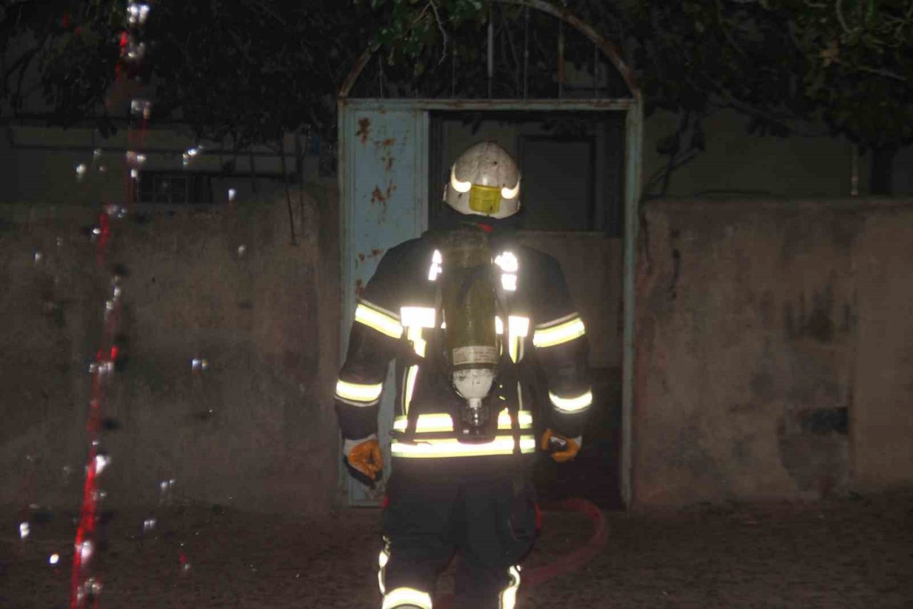 Film izler gibi yangını izlediler