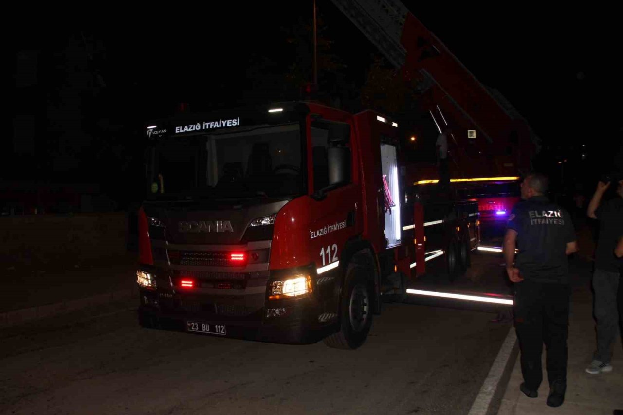 Film izler gibi yangını izlediler