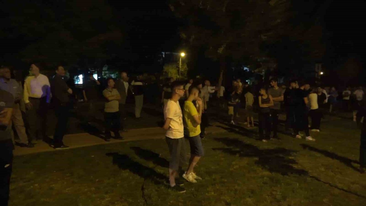 Film izler gibi yangını izlediler