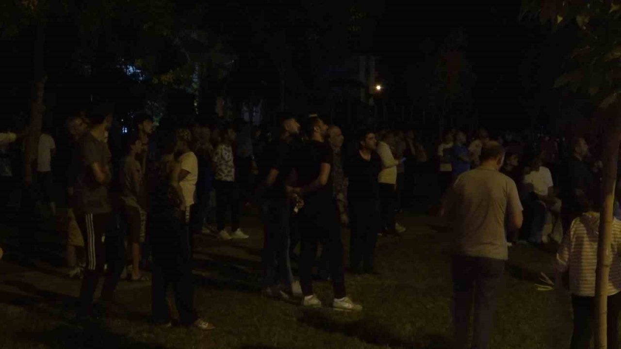 Film izler gibi yangını izlediler