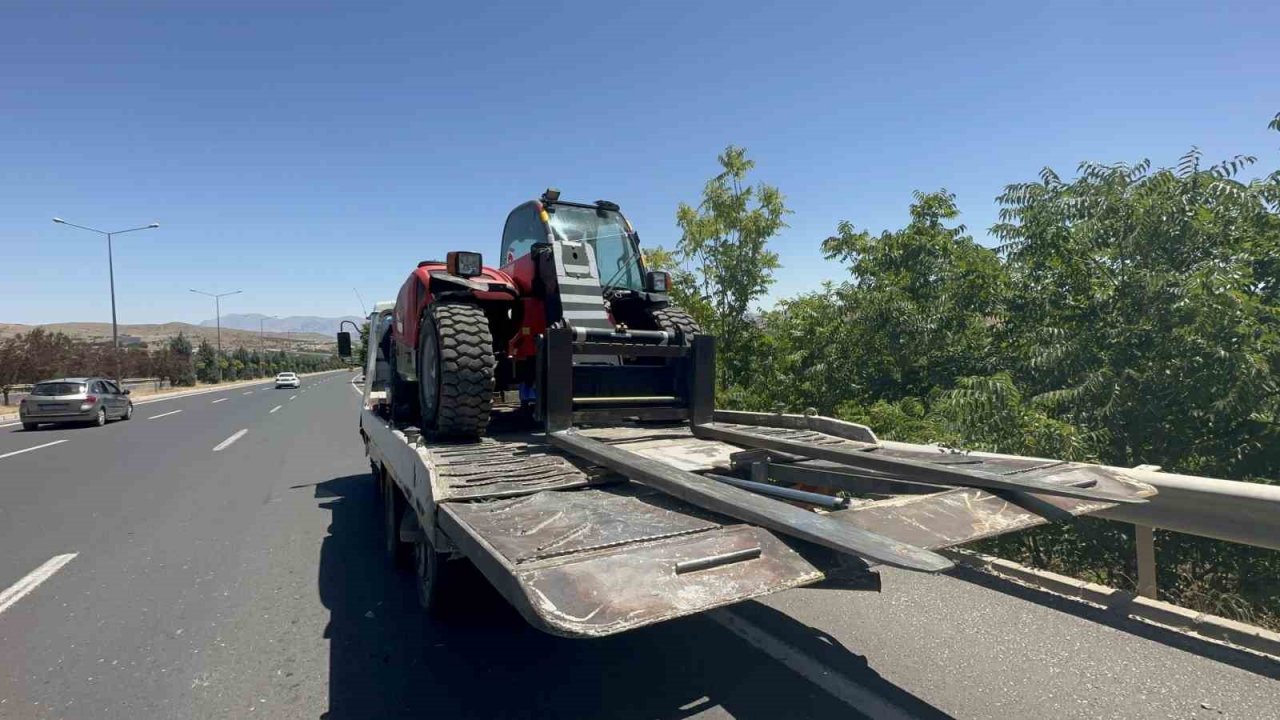 Çekiciye çarpan otomobil hurdaya döndü: 1 yaralı