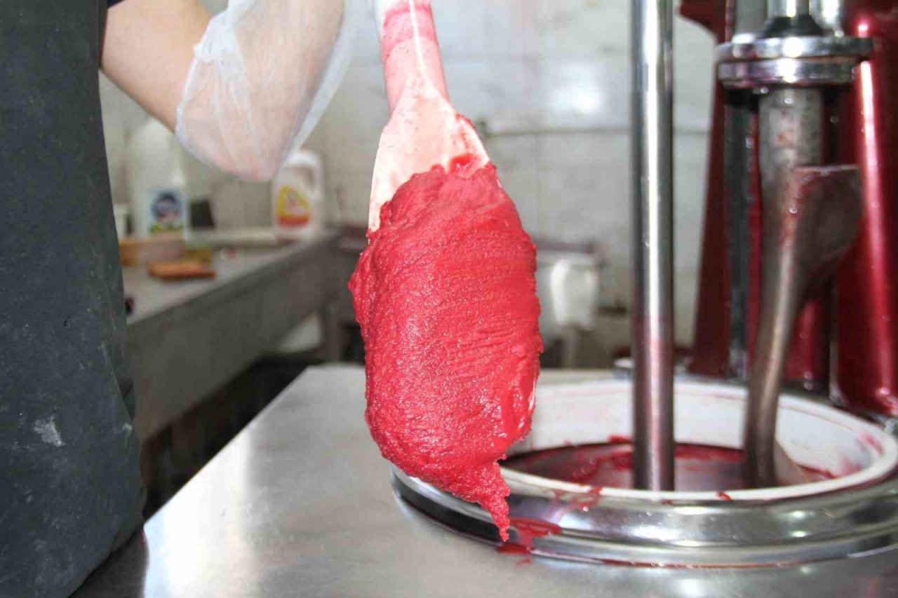 Elazığ’ın patentli lezzeti ‘vişne dondurması’na yoğun talep