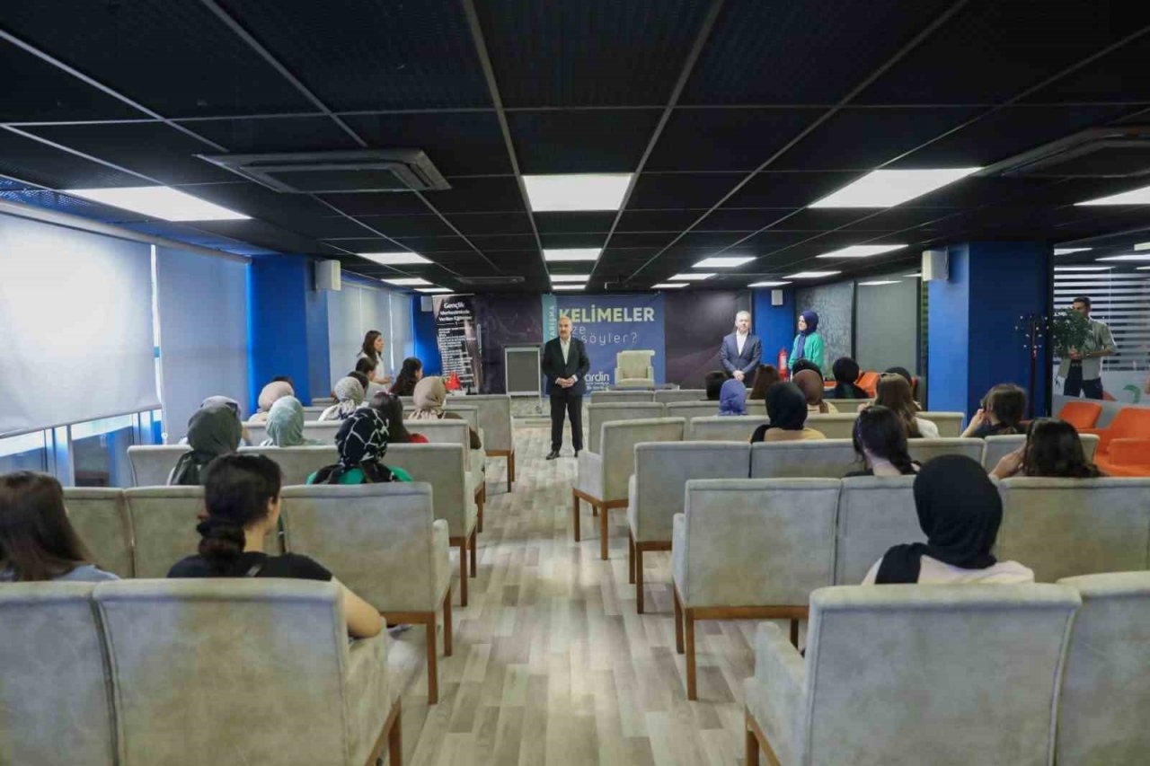 Mardin Valisi Demirtaş: “Gençlerimizin her zaman yanında olmaya devam edeceğiz”